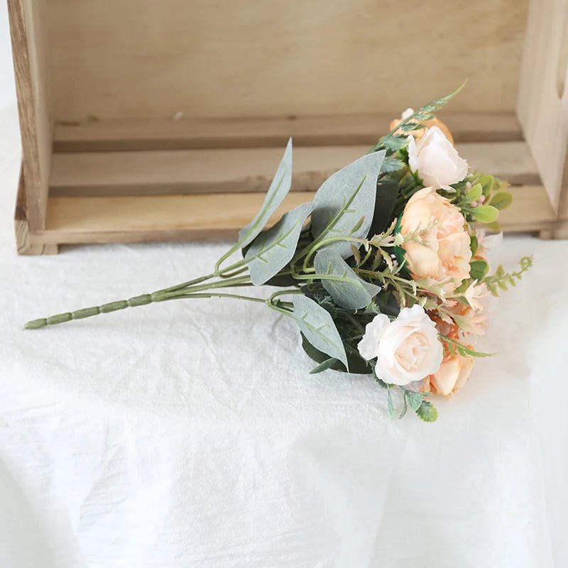 Künstliche weiße Rosen: Seiden - Blumen für Hochzeit, Herbst & Luxus - Arrangement - ApolettaApoletta