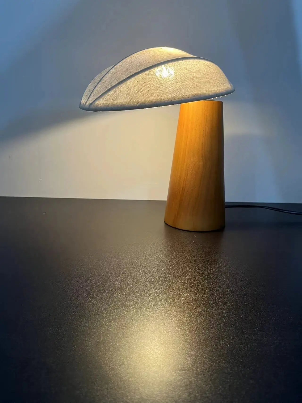 Wabi - Sabi Tischlampe aus Holz mit E27 - Fassung - ApolettaApoletta
