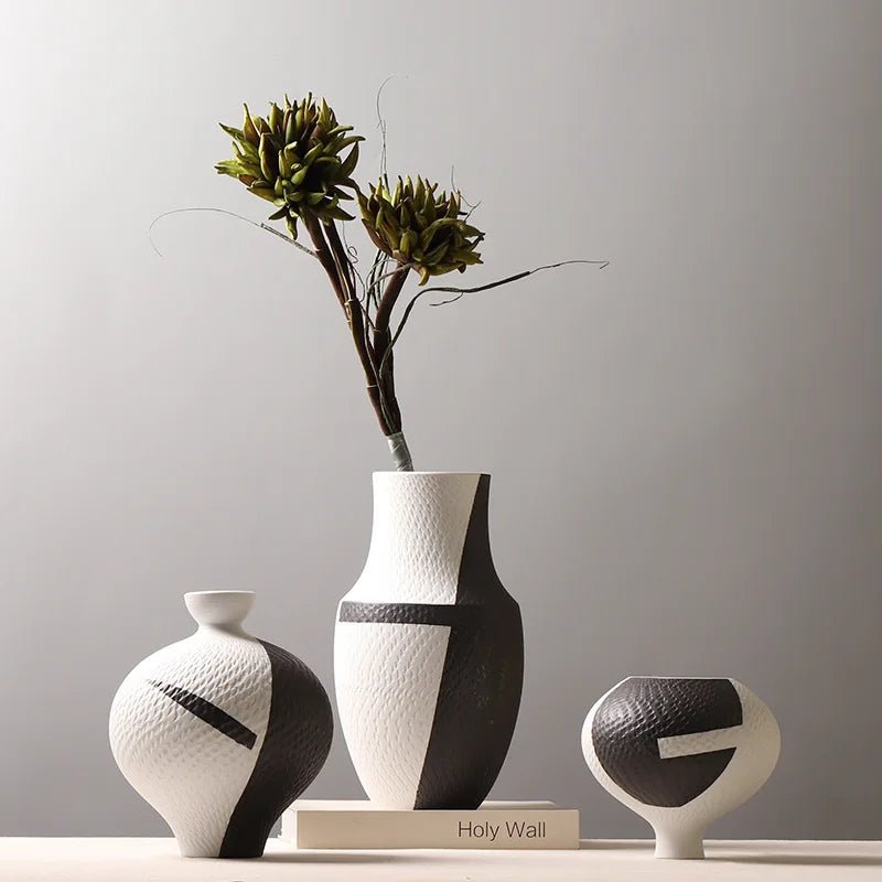 Antike Keramikvase: Schwarz - weißes Mosaik - Porzellan für Blumenarrangements - ApolettaApoletta