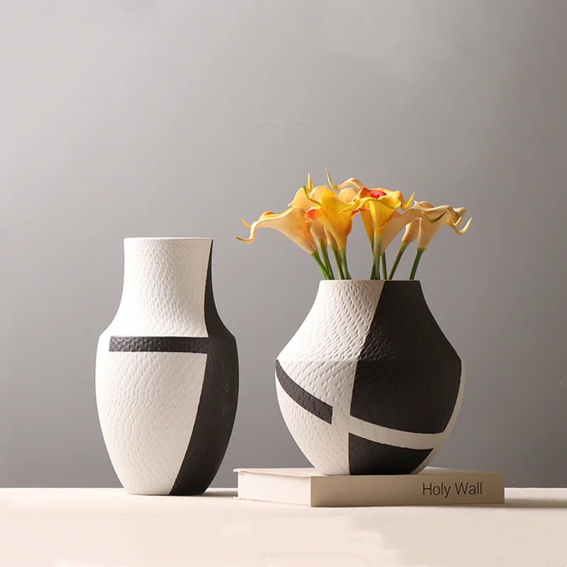 Antike Keramikvase: Schwarz - weißes Mosaik - Porzellan für Blumenarrangements - ApolettaApoletta