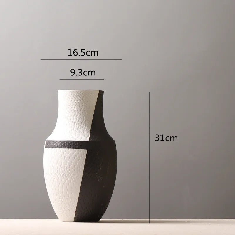 Antike Keramikvase: Schwarz - weißes Mosaik - Porzellan für Blumenarrangements - ApolettaApoletta