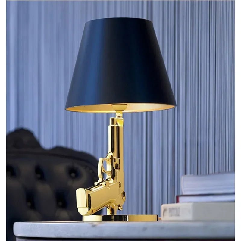 Postmoderne AK47 - Stehlampe: Kreative Designer - Eckleuchte in Gold - ApolettaApoletta