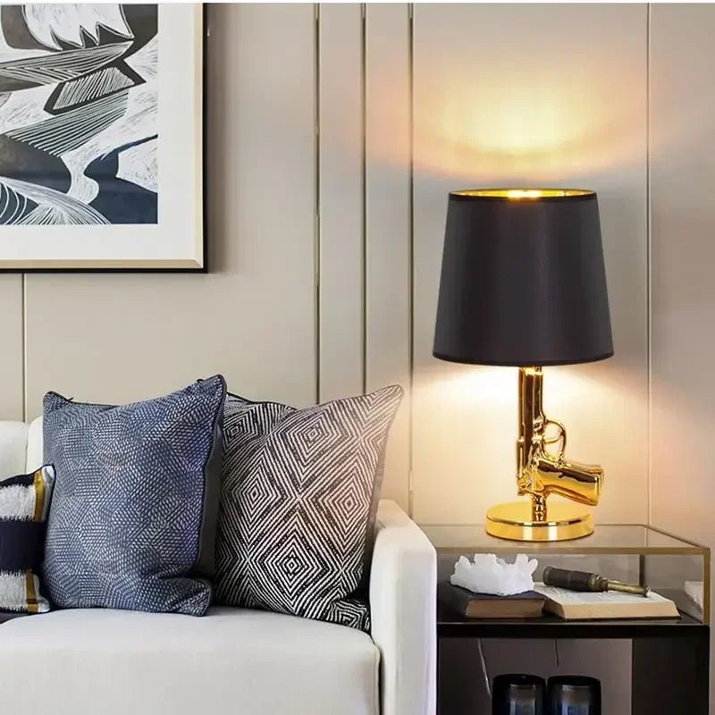 Postmoderne AK47 - Stehlampe: Kreative Designer - Eckleuchte in Gold - ApolettaApoletta