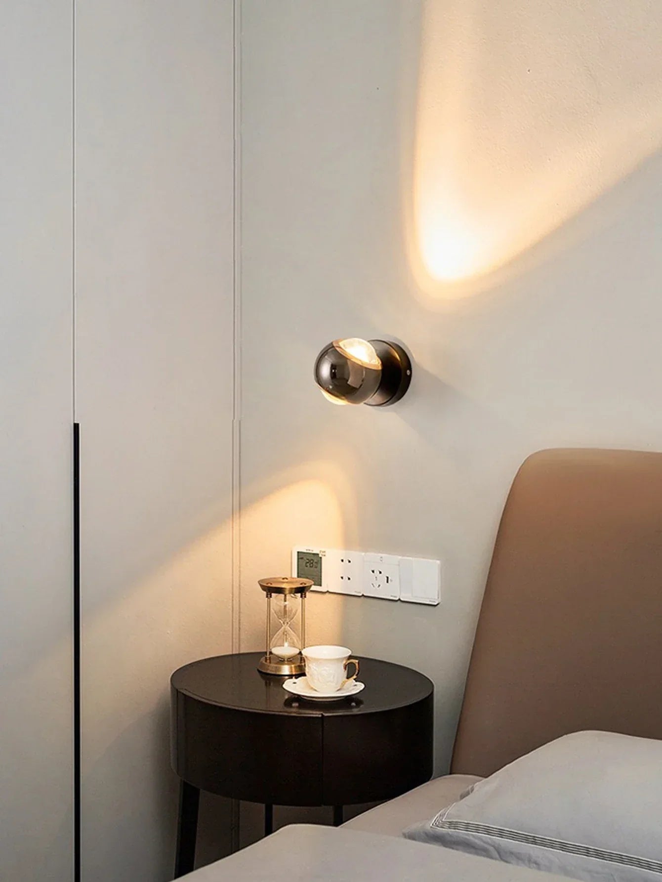 Moderne LED - Wandleuchte – Stilvolles Licht für Ihr Zuhause in Gold, Schwarz oder Weiß - ApolettaApoletta