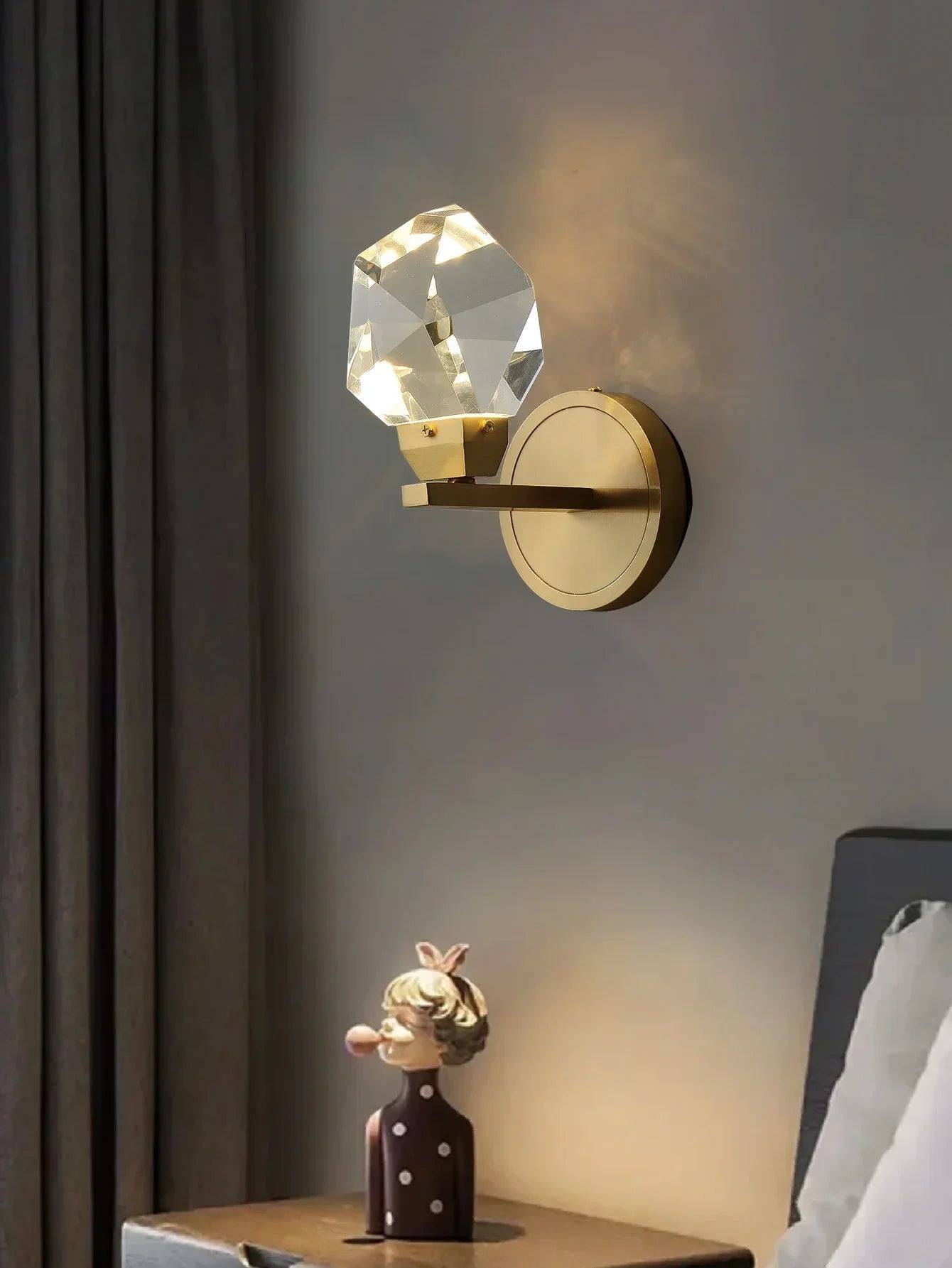 Moderne LED - Wandleuchte – Stilvolles Licht für Ihr Zuhause in Gold, Schwarz oder Weiß - ApolettaApoletta