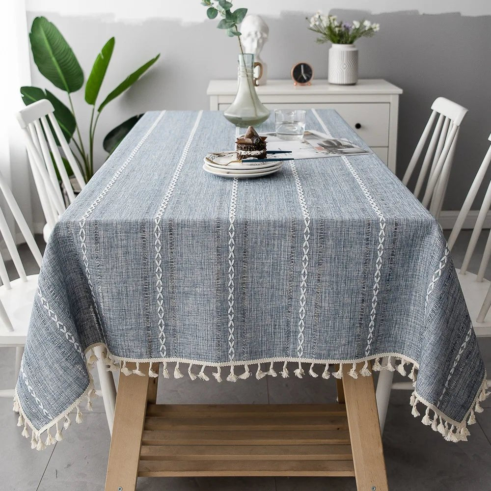 Leinen - Tischdecke mit Quasten: Schmutzabweisend und stilvoll für Küche und Esszimmer - ApolettaApoletta