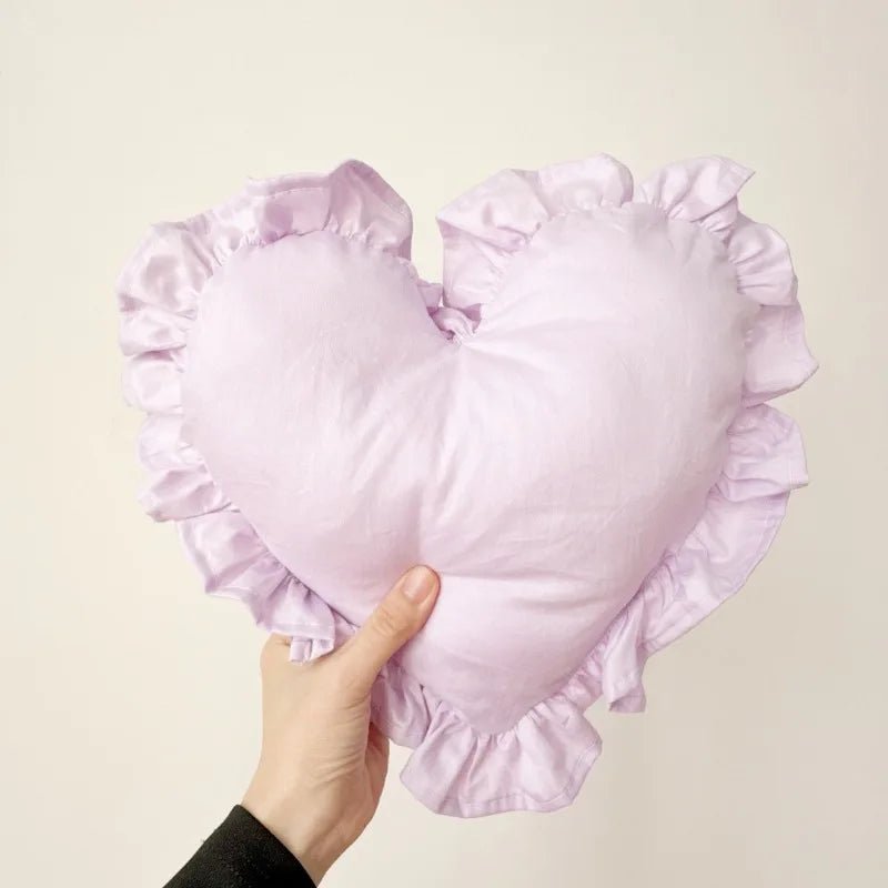 Romantisches Satin - Kissen: Rosa Herz - Kissen mit Rüschen für Schlafzimmer & Wohnzimmer - ApolettaApoletta