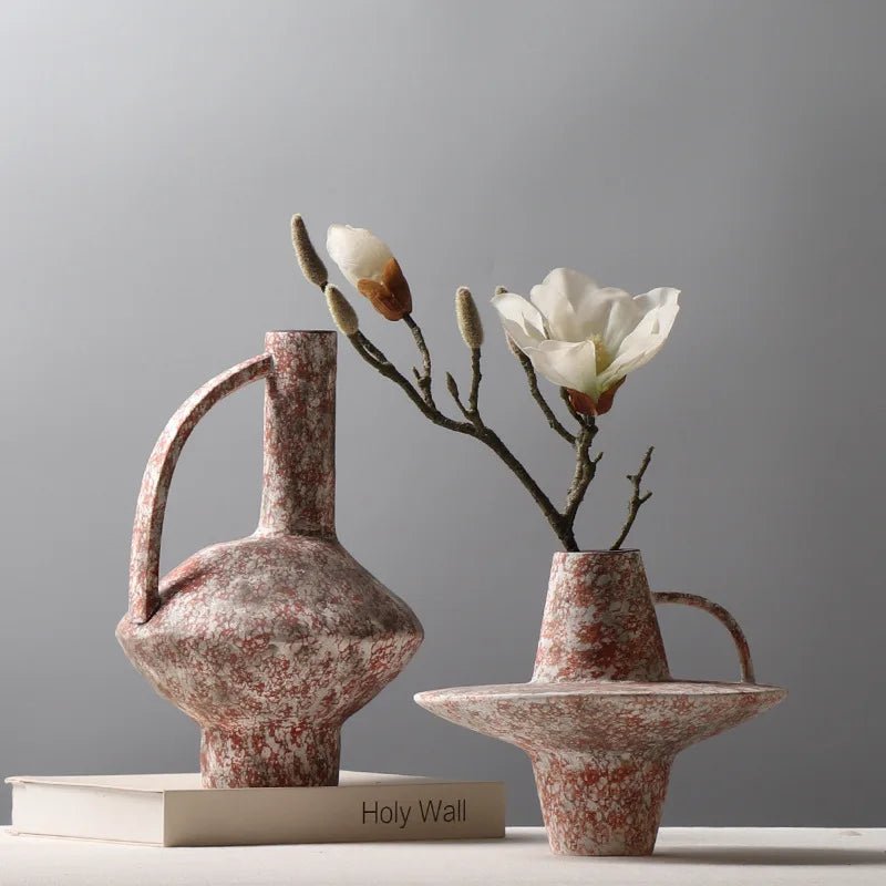 Keramikvase: Handgefertigte Blumenvase im Vintage - Stil mit Griff - ApolettaApoletta