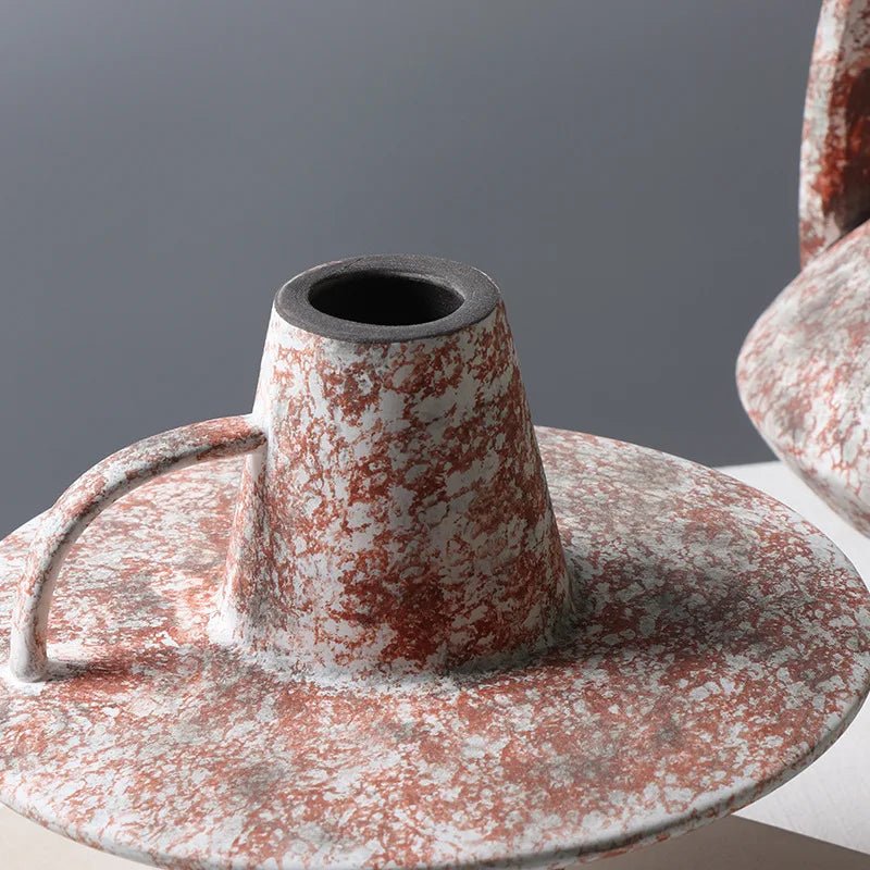 Keramikvase: Handgefertigte Blumenvase im Vintage - Stil mit Griff - ApolettaApoletta