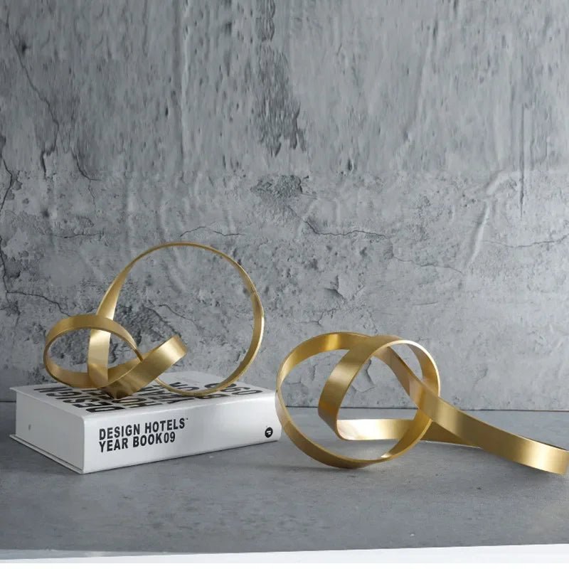 Kreatives Gold - Handwerk: Abstrakte Knoten - Figur aus Metall mit Gold - Finish - ApolettaApoletta
