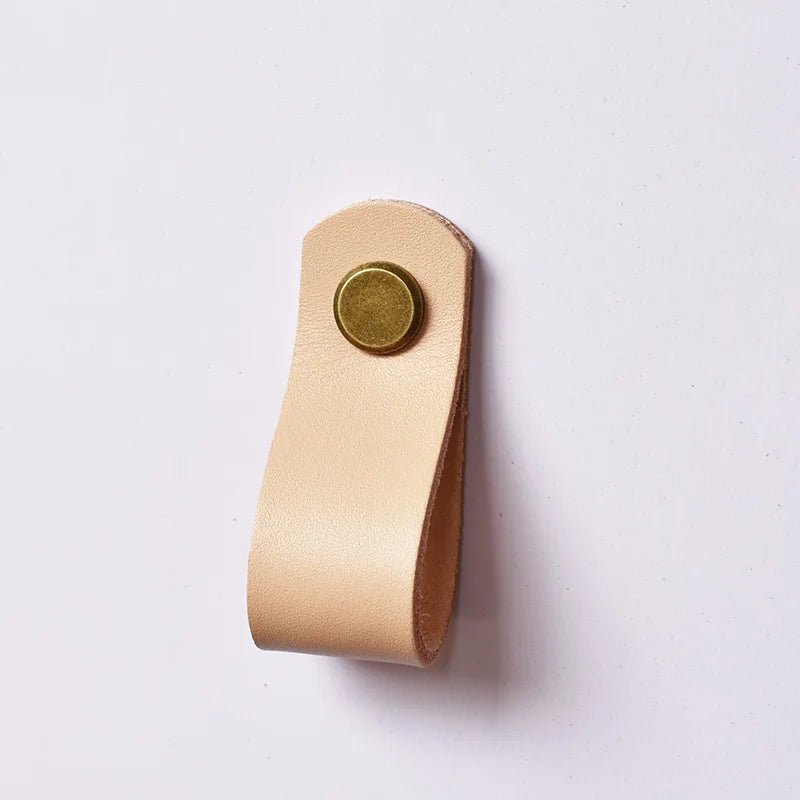 Nordische Möbelgriffe aus Gold mit Leder - ApolettaApoletta