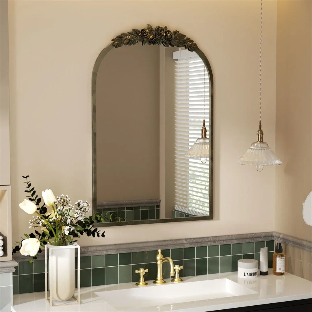 Barock - Wandspiegel: Bogen - Form mit Vintage - Metallrahmen & Rosen für Eingang & Kamin - ApolettaApoletta