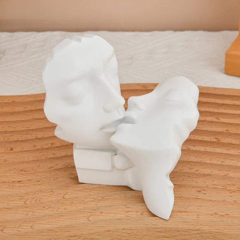 Paar - Skulptur: "Liebhaber küssen" Figuren für Wohnzimmer & Büro - ApolettaApoletta
