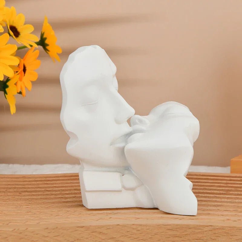 Paar - Skulptur: "Liebhaber küssen" Figuren für Wohnzimmer & Büro - ApolettaApoletta