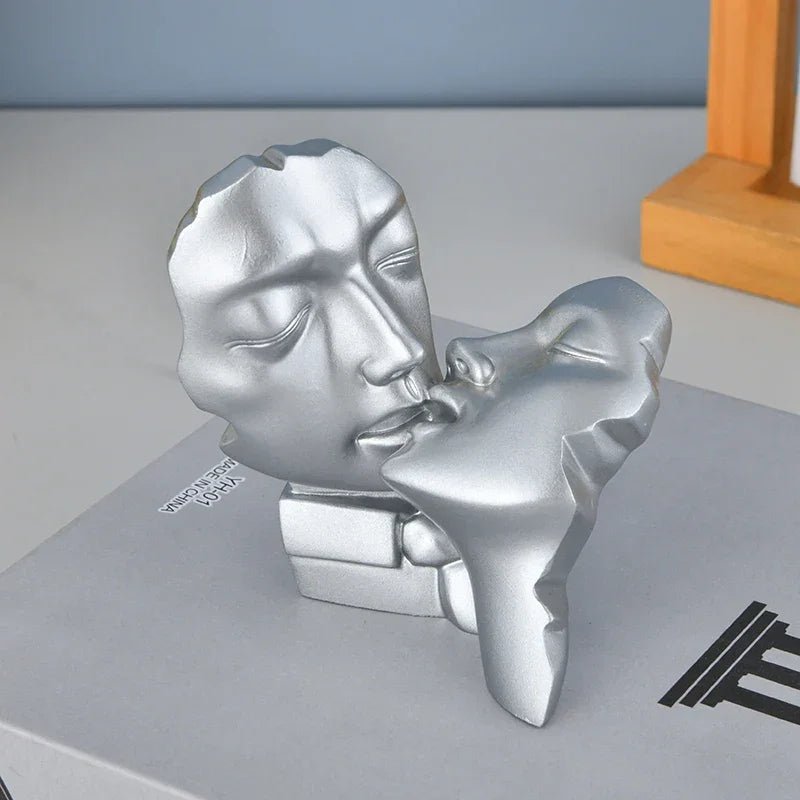 Paar - Skulptur: "Liebhaber küssen" Figuren für Wohnzimmer & Büro - ApolettaApoletta