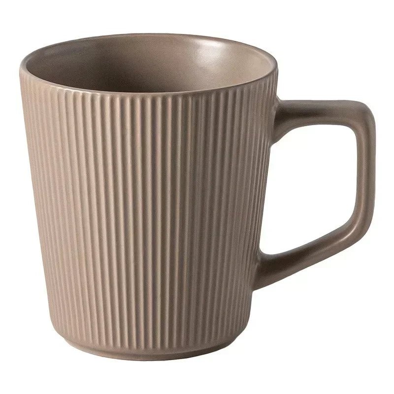 Nordischer Keramik - Becher (500 ml): Mattes Relief - Design mit Griff für Kaffee und Milch - ApolettaApoletta