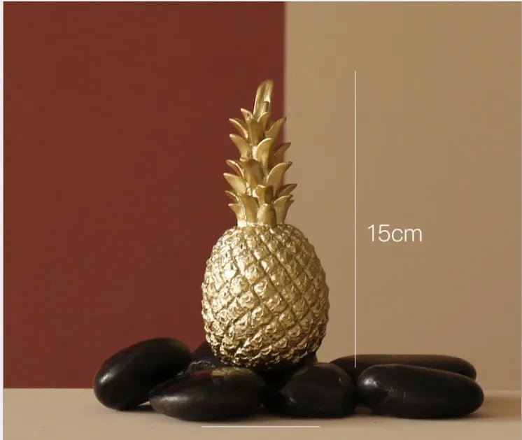 Goldene Ananas - Skulptur: Kreative Nordic - Deko für Wohnzimmer & Schlafzimmer - ApolettaApoletta