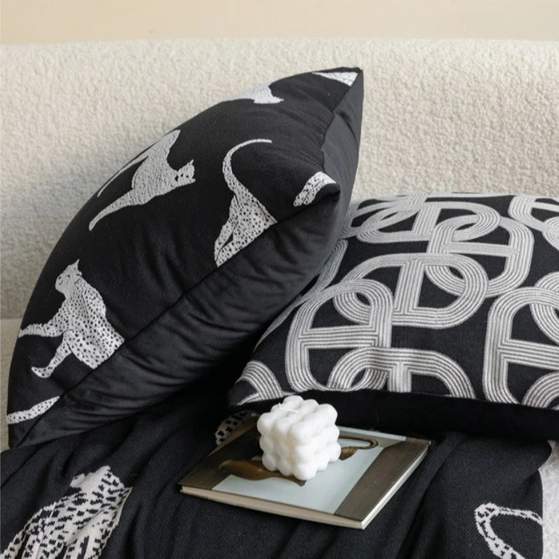 Schwarz-Weißer Luxus-Kissenbezug mit Geometrischem Jacquard-Muster - Apoletta