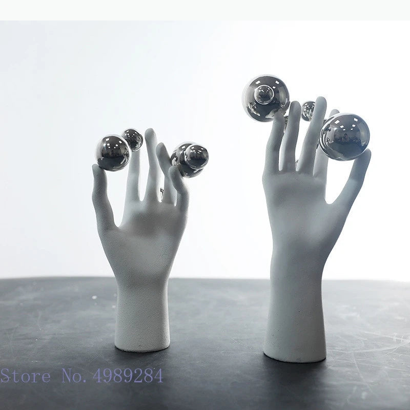 Abstrakte Silberne Handskulptur aus Harz – Kreative Heimdekoration