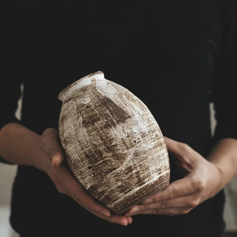 Skandinavische Terra Cotta Wabi-Sabi Vase – Minimalistisches Herzstück