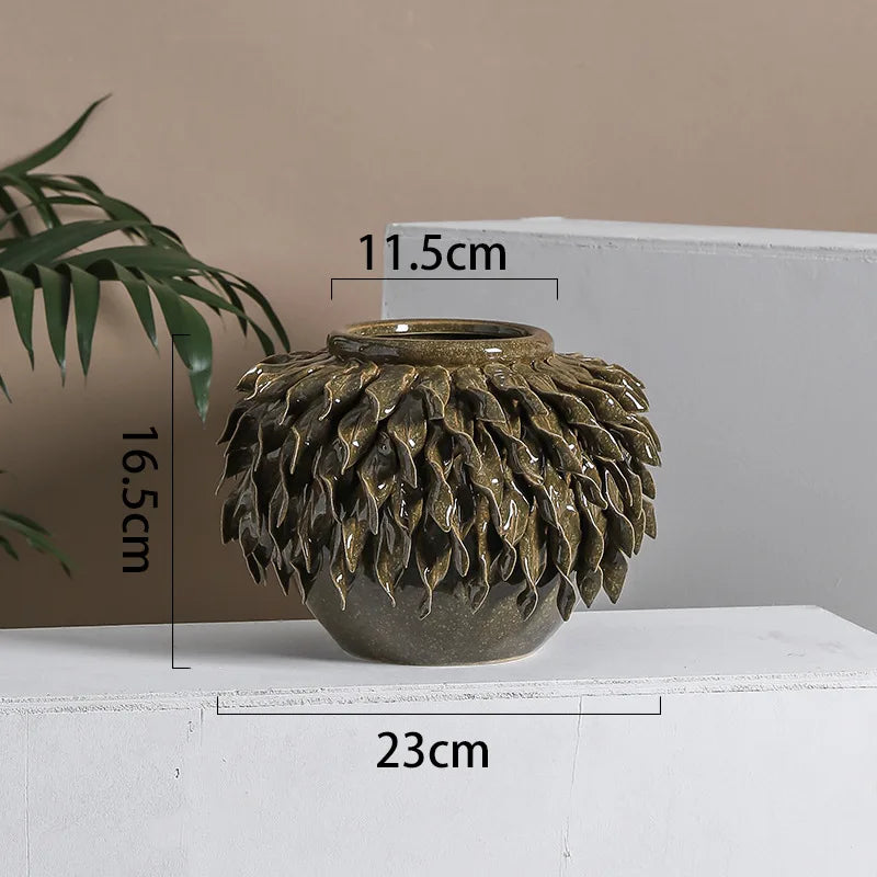 Abstrakte Keramikvase mit 3D-Blattrelief - Apoletta