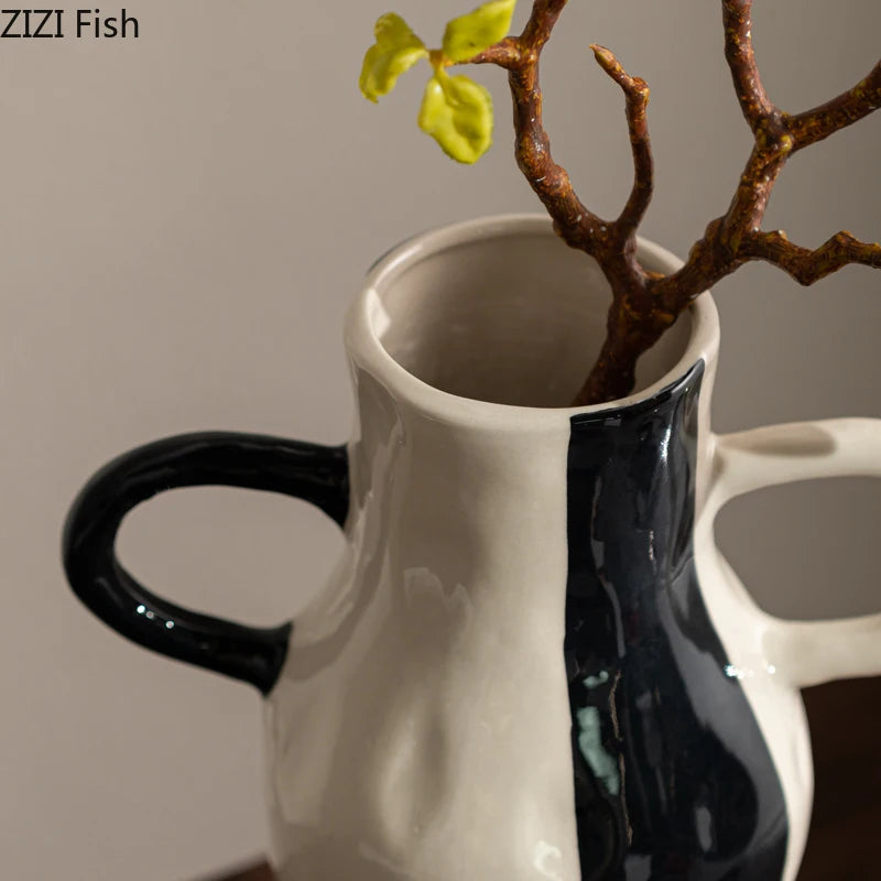 Abstrakte Keramikvase mit Schwarz-Weißem Muster