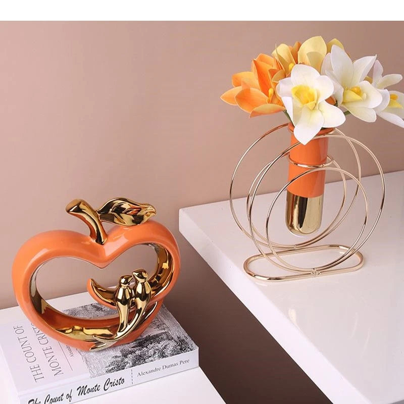 Moderne Goldene Herzskulptur (Hohl) – Liebe Kunstwerk - Apoletta