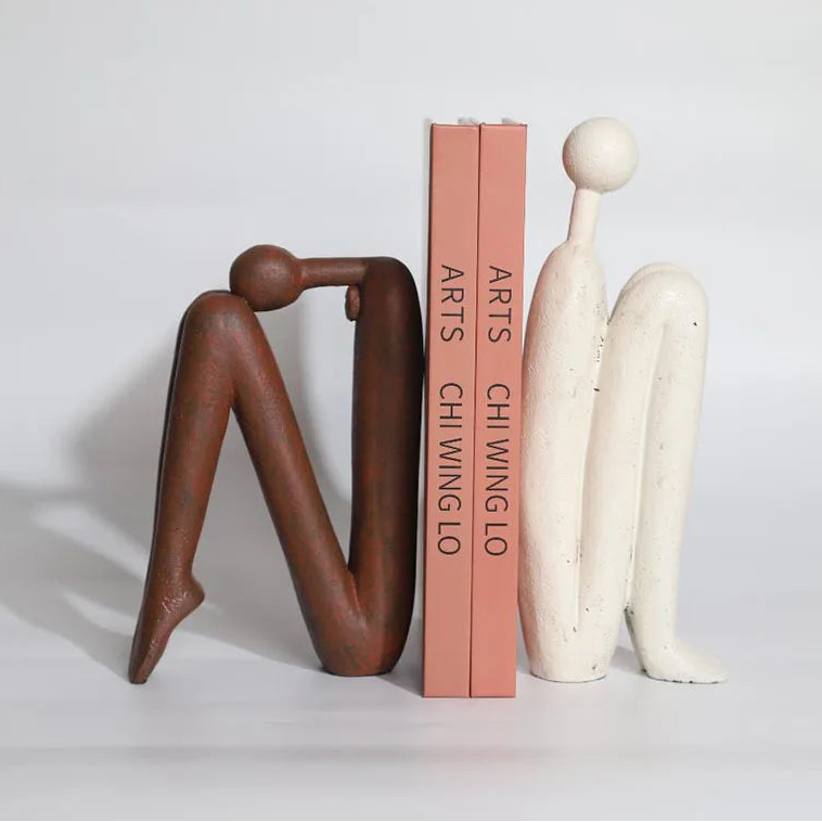 Minimalistische Abstrakte Figur-Skulptur aus Harz - Apoletta