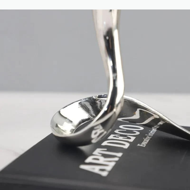 Moderner Wellen-Kerzenständer aus Metall – Geometrischer Kandelaber - Apoletta