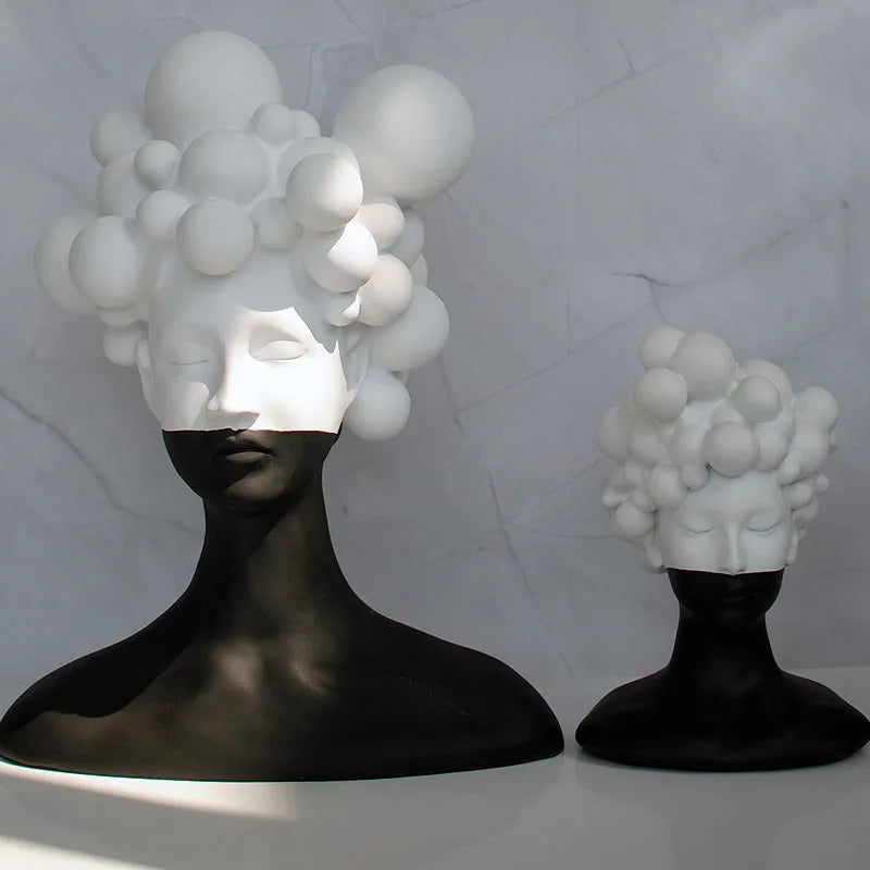 Kreative Schwarz-Weiße Harzskulptur – Geheimnisvolle Frau als Kunst-Ornament - Apoletta
