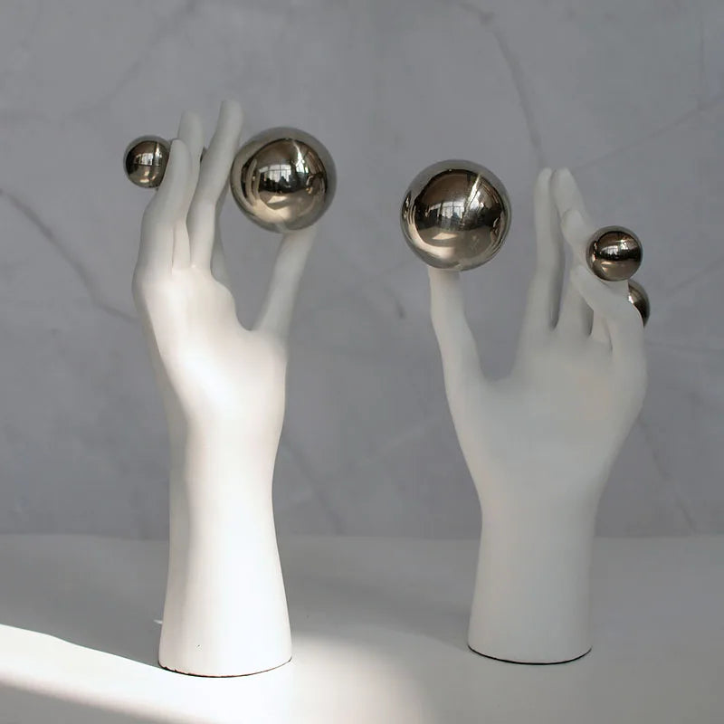 Kreative Schwarz-Weiße Harzskulptur – Geheimnisvolle Frau als Kunst-Ornament - Apoletta