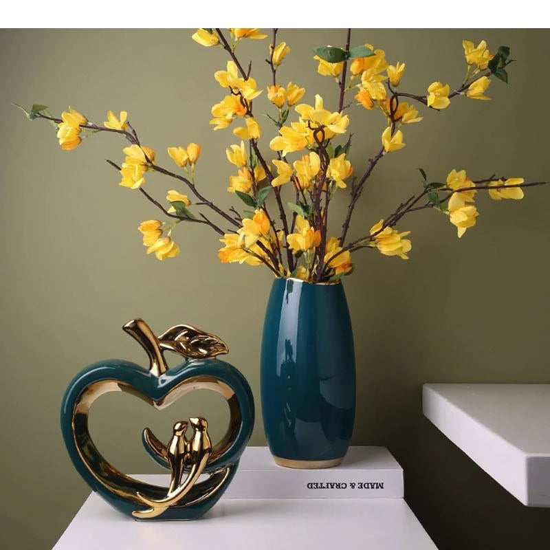 Moderne Goldene Herzskulptur (Hohl) – Liebe Kunstwerk - Apoletta