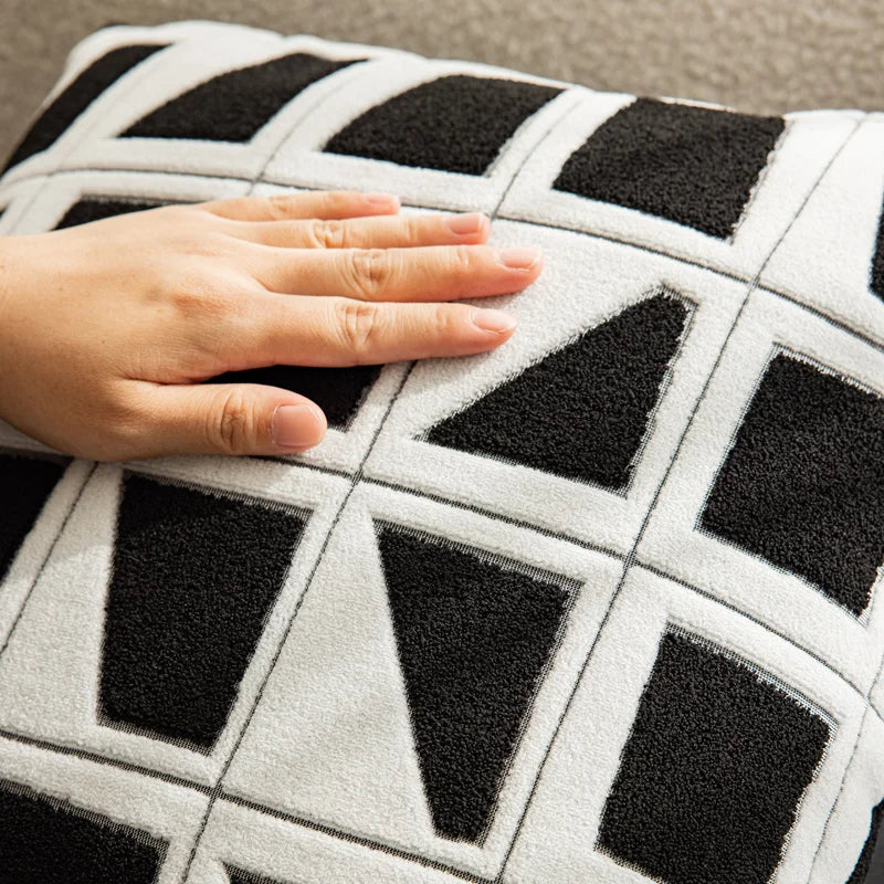 Schwarz-Weißer Luxus-Kissenbezug mit Geometrischem Jacquard-Muster - Apoletta