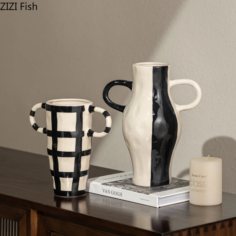Abstrakte Keramikvase mit Schwarz-Weißem Muster