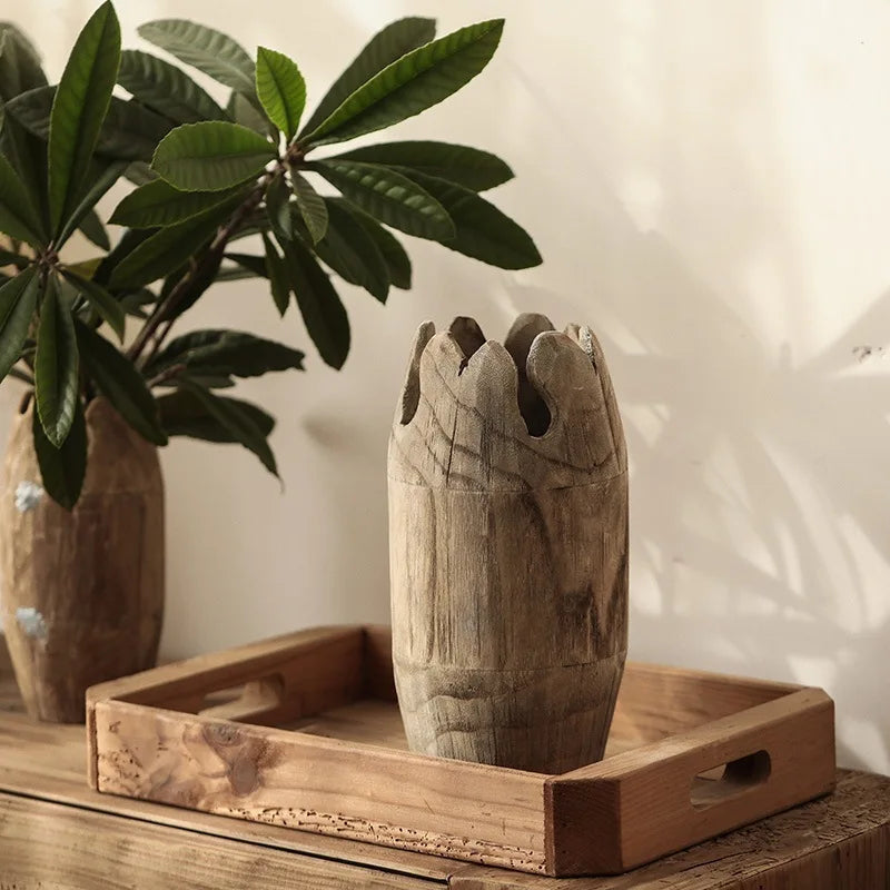 Retro-Holzvase für Blumenarrangements