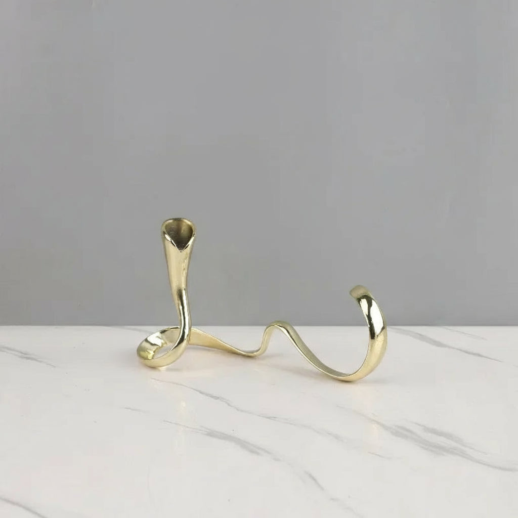 Moderner Wellen-Kerzenständer aus Metall – Geometrischer Kandelaber - Apoletta