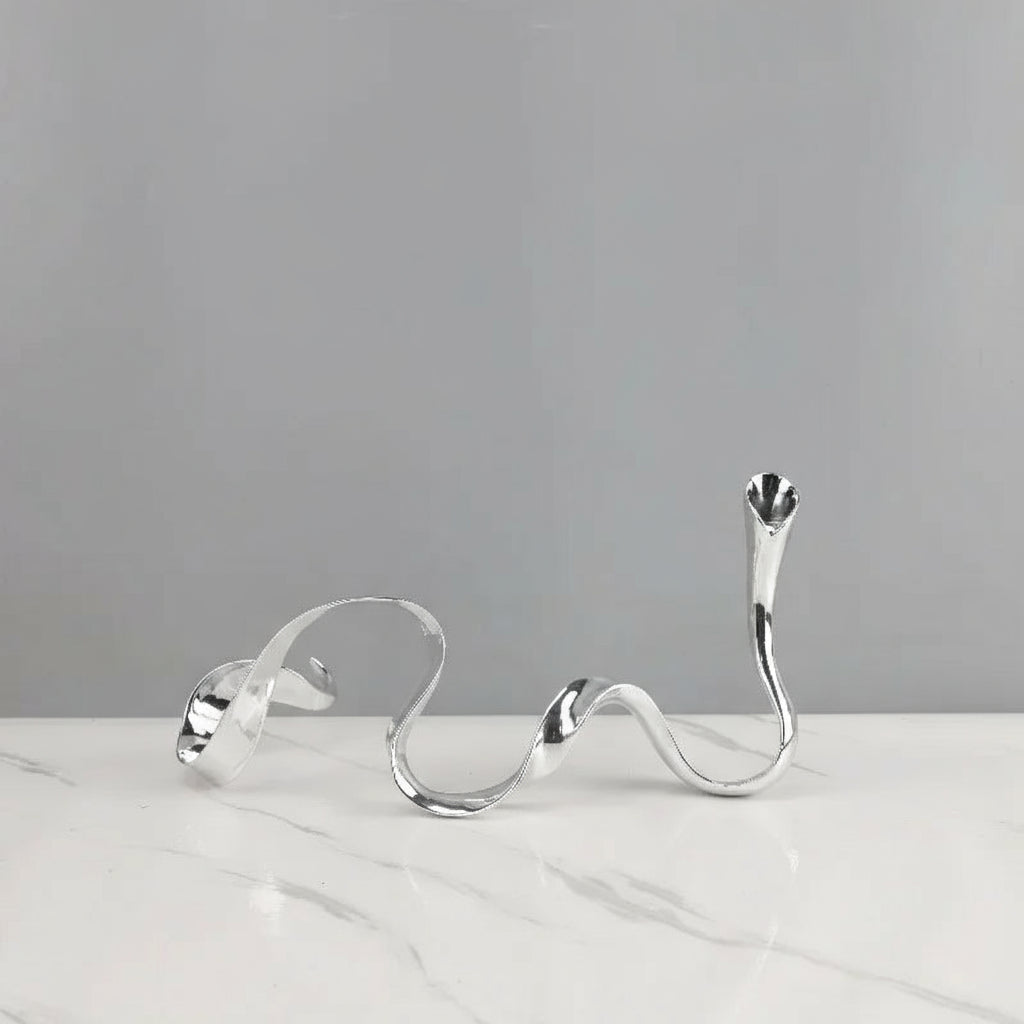 Moderner Wellen-Kerzenständer aus Metall – Geometrischer Kandelaber - Apoletta