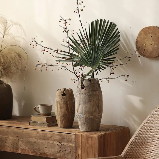 Retro-Holzvase für Blumenarrangements