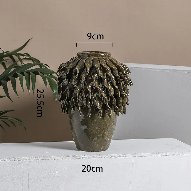 Abstrakte Keramikvase mit 3D-Blattrelief - Apoletta
