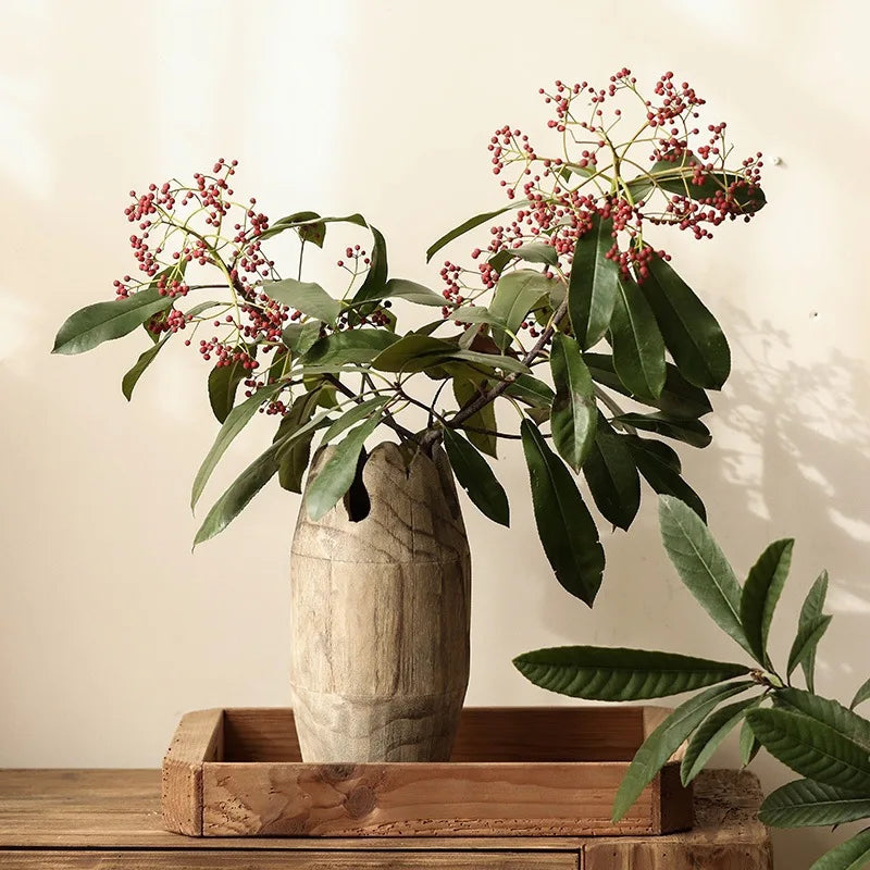 Retro-Holzvase für Blumenarrangements