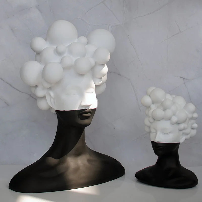 Kreative Schwarz-Weiße Harzskulptur – Geheimnisvolle Frau als Kunst-Ornament - Apoletta