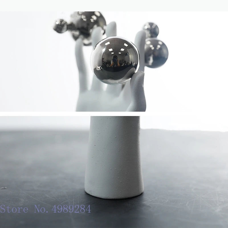 Abstrakte Silberne Handskulptur aus Harz – Kreative Heimdekoration