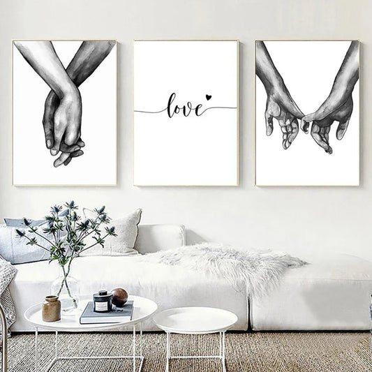 Schwarz - Weiß - Kunst: Minimalistische "Hand in Hand" Poster für Wohn - & Schlafzimmer - ApolettaApoletta