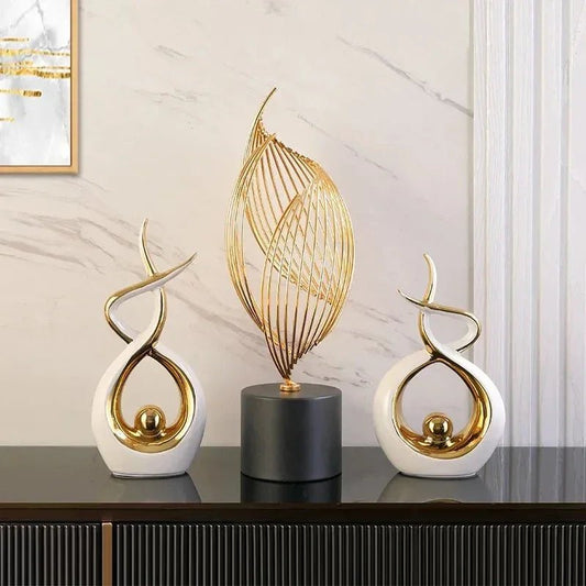 Keramikskulptur: Goldene Statue für moderne Heimdekoration - ApolettaApoletta