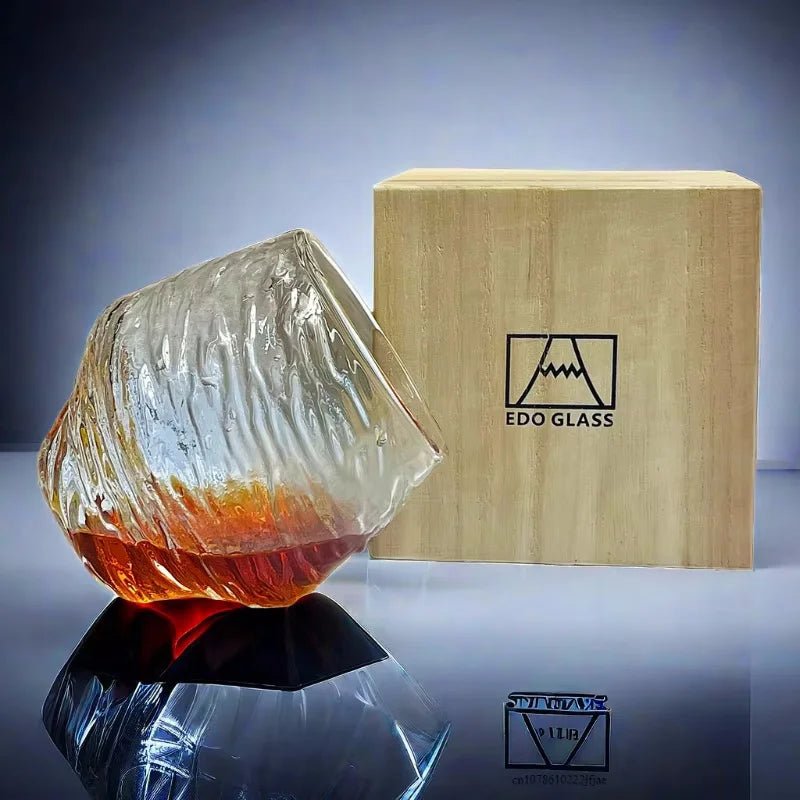 3D - Whiskyglas "Japanischer Berg": Handgefertigtes Glas mit Holzbox für Liebhaber - ApolettaApoletta