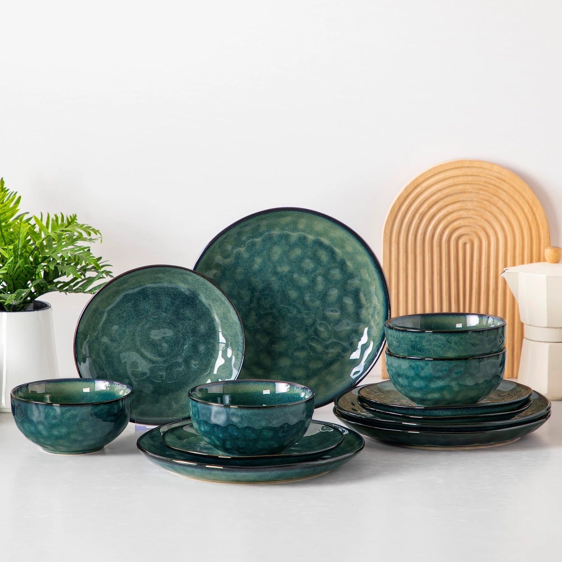 Grünes Keramik - Set: 12/24 - teiliges Geschirr aus Steinzeug für 4 oder 8 Personen - ApolettaApoletta