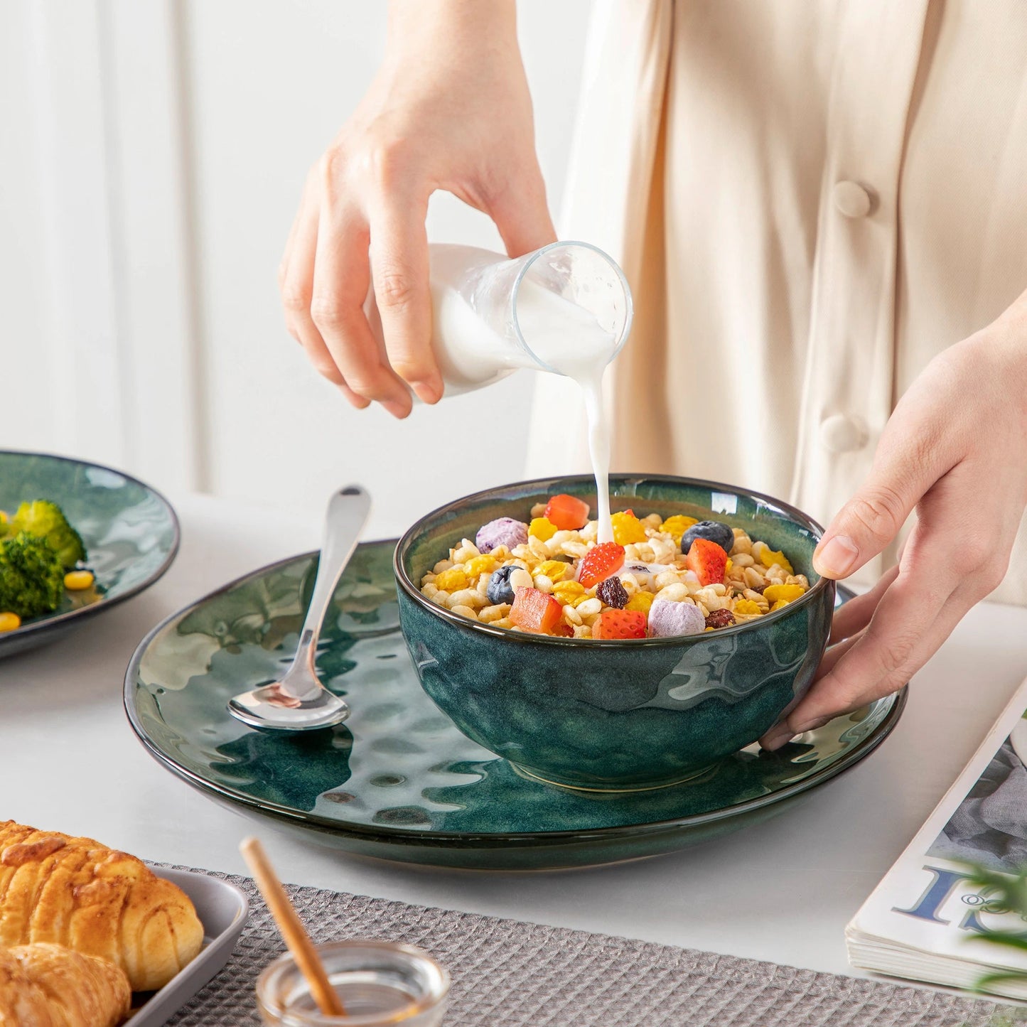 Grünes Keramik - Set: 12/24 - teiliges Geschirr aus Steinzeug für 4 oder 8 Personen - ApolettaApoletta