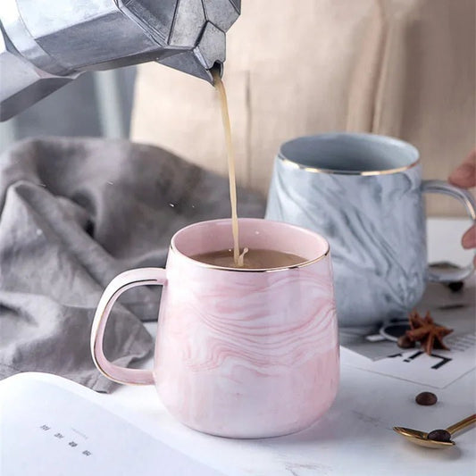 Marmorierter Keramik - Becher: Nordischer Stil mit Goldrand für Kaffee & Frühstück - ApolettaApoletta