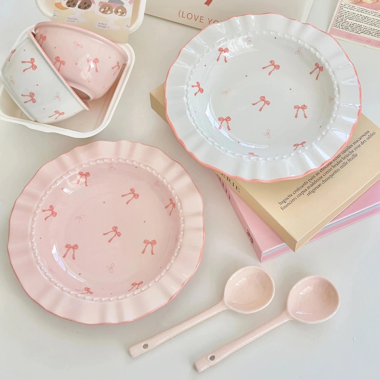 Keramik - Set mit Schleife (6 - teilig): Niedliche Schüssel & Teller für den täglichen Gebrauch - ApolettaApoletta