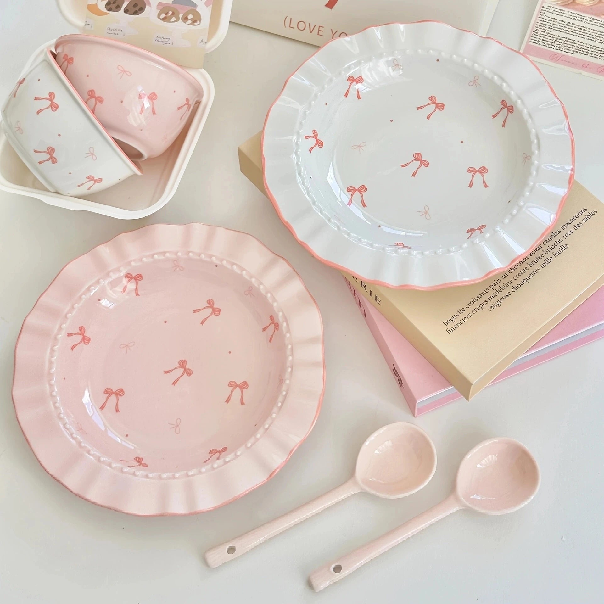 Keramik - Set mit Schleife (6 - teilig): Niedliche Schüssel & Teller für den täglichen Gebrauch - ApolettaApoletta